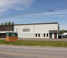 FABRIQUÉ ICI AU CANADA Notre usine de plus de 15,000 pieds carrés. Plus de 22 employés, 21 machines d'usinage!